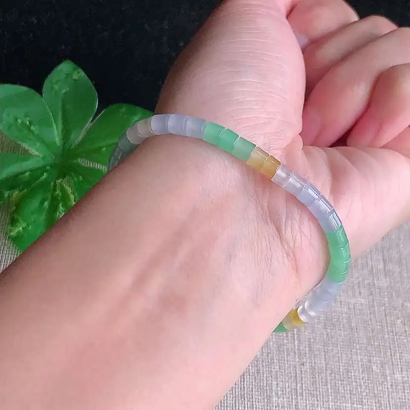 a货翡翠冰种多彩路路通手串  尺寸3×4mm 重量8.55g 1213