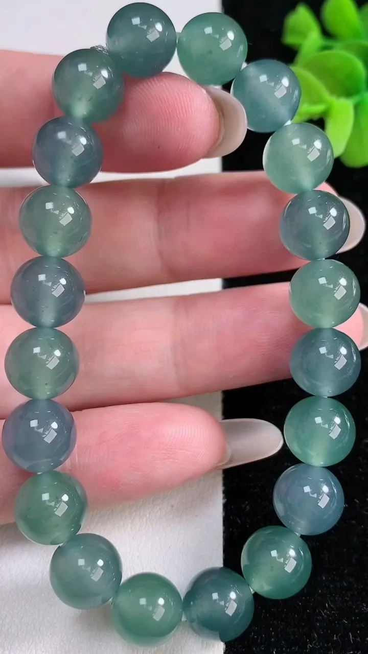 天然A货翡翠圆珠手串，尺寸9.3-20颗，重量:32.98g12月14日
工厂直销收藏佳品,种好水足