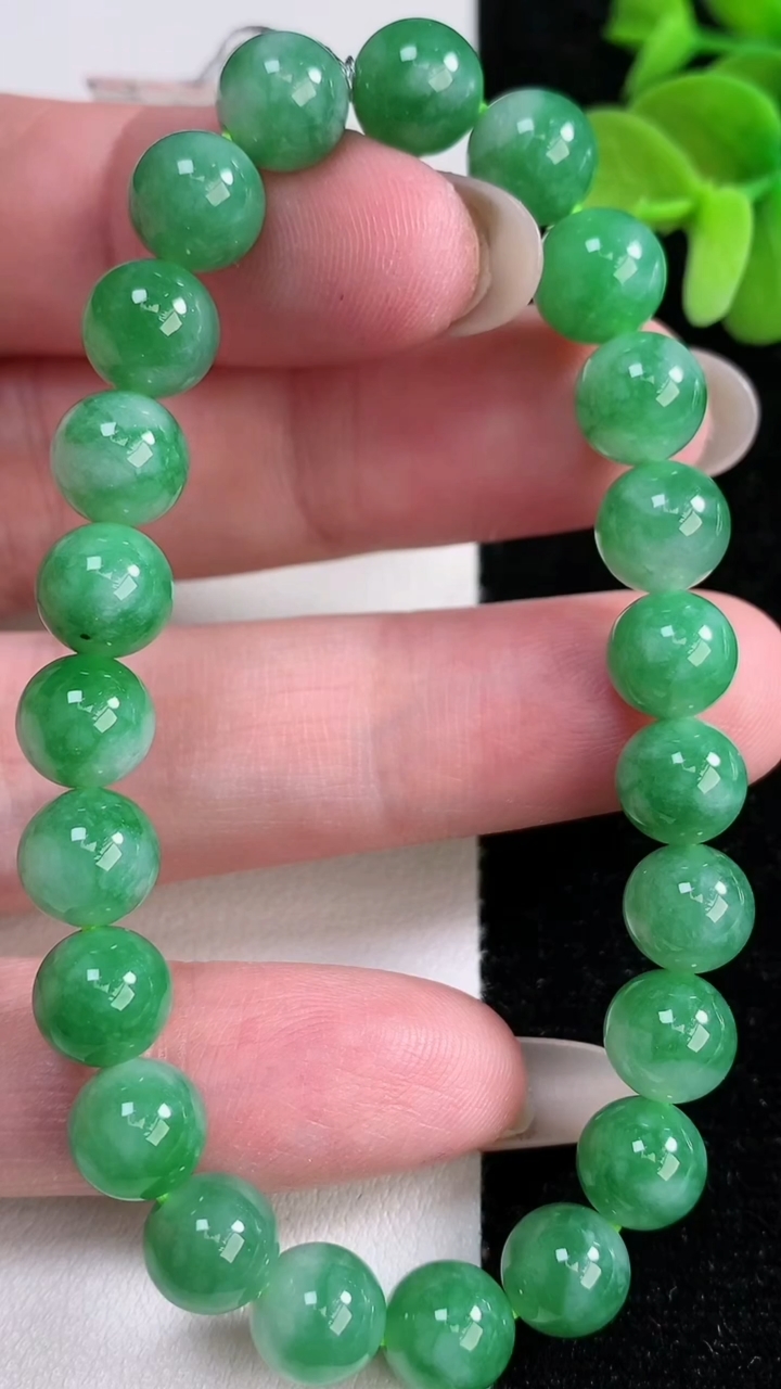 天然A货翡翠圆珠手串，尺寸7.8-23颗，重量:21.56g12月14日
工厂直销收藏佳品,种好水足