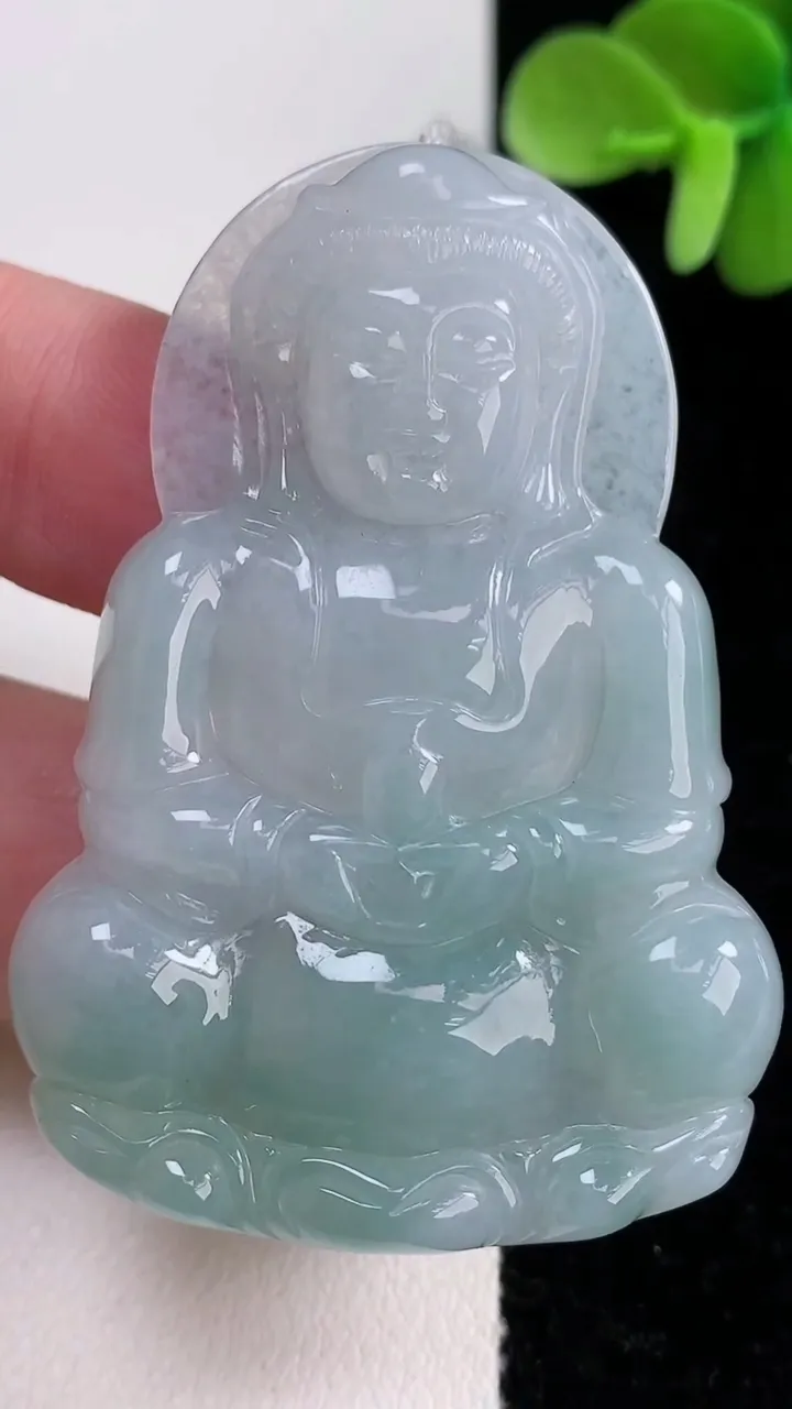 天然A货翡翠观音菩萨吊坠，尺寸54.8-38.4-5.8，重量:21.11g
12月14日