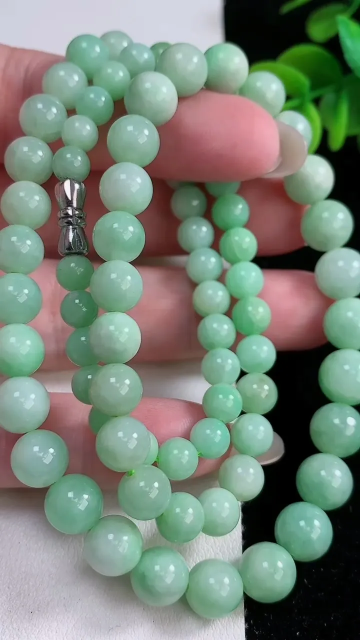 天然A货翡翠圆珠项链，尺寸8-76颗，重:55.41g
12月14日