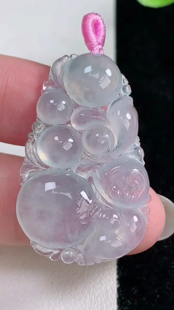 天然A货翡翠生肖猴吊坠，尺寸38.3-24.2-4.2，重量:6.89g
12月14日