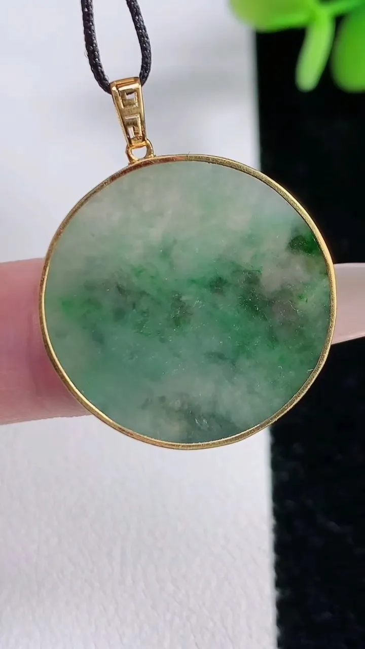 天然A货翡翠无事牌吊坠，尺寸24.5-2.5，重:3.55g
12月14日