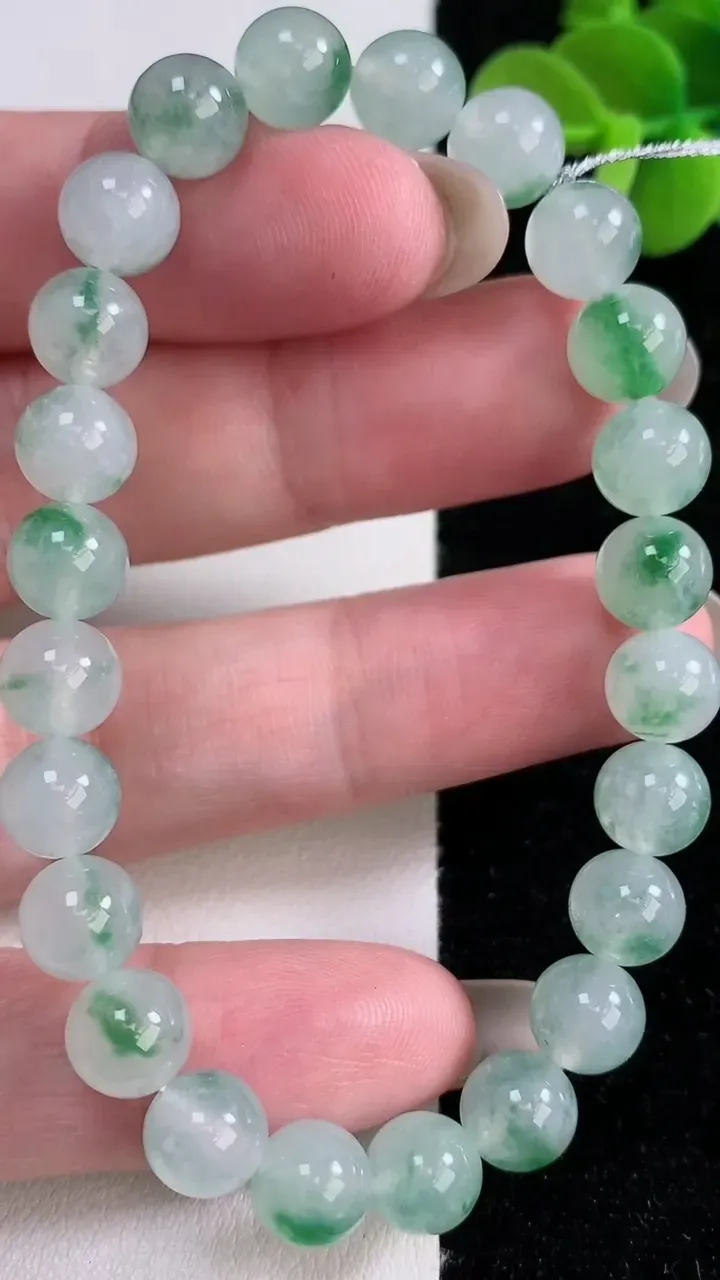 天然A货翡翠圆珠手串，尺寸7.5-24颗，重量:21.45g12月14日
工厂直销收藏佳品,种好水足