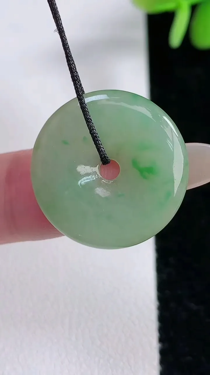 天然A货翡翠平安扣吊坠，尺寸23-3.4，重:3.64g
12月14日