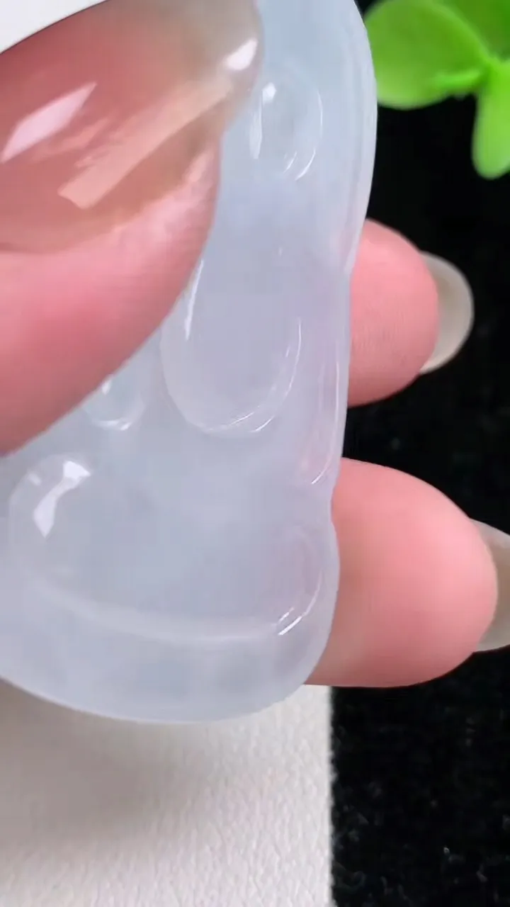 天然A货翡翠观音菩萨吊坠，尺寸49.6-30.5-5，重量:15.92g
12月14日