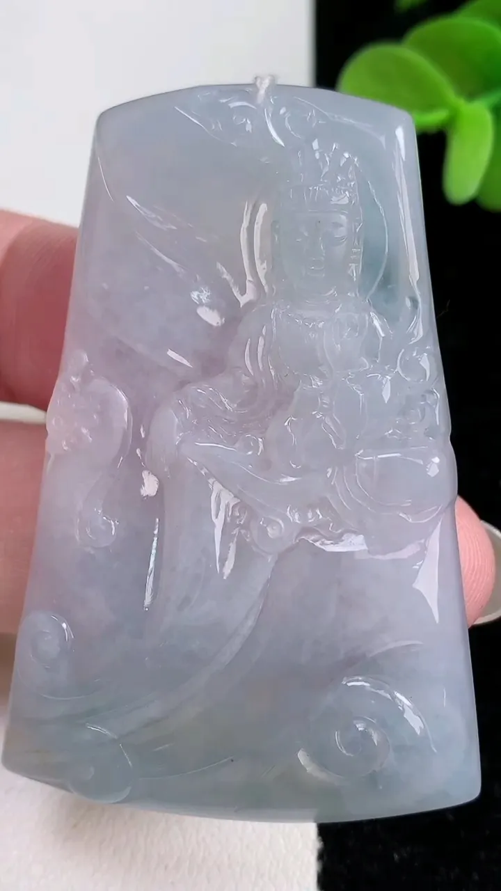 天然A货翡翠大势至菩萨吊坠，尺寸57.7-38.7-5.2，重量:26.64g
12月14日