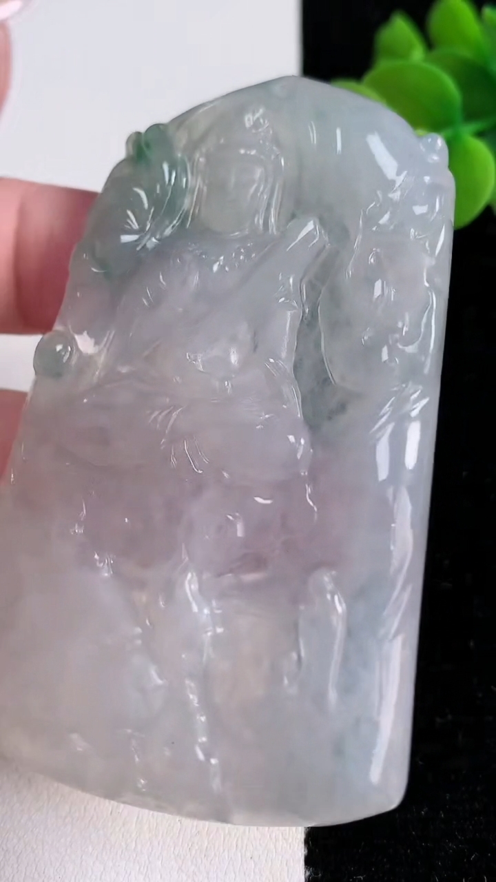 天然A货翡翠冰种飘花文殊菩萨吊坠，尺寸71.6-46.2-4.2，重量:35.25g
12月14日
