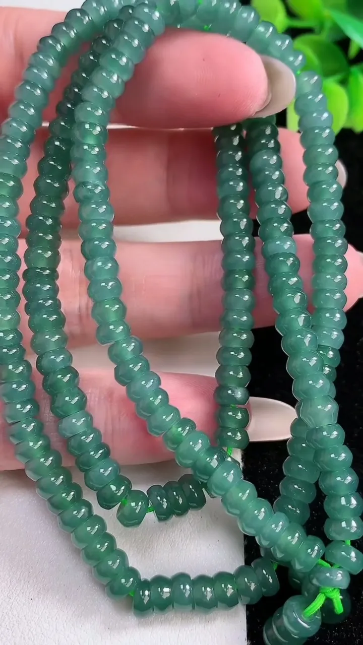 天然A货翡翠算盘珠项链，尺寸5.5，重:42.62g12月14日
工厂直销收藏佳品,种好水足，色泽均