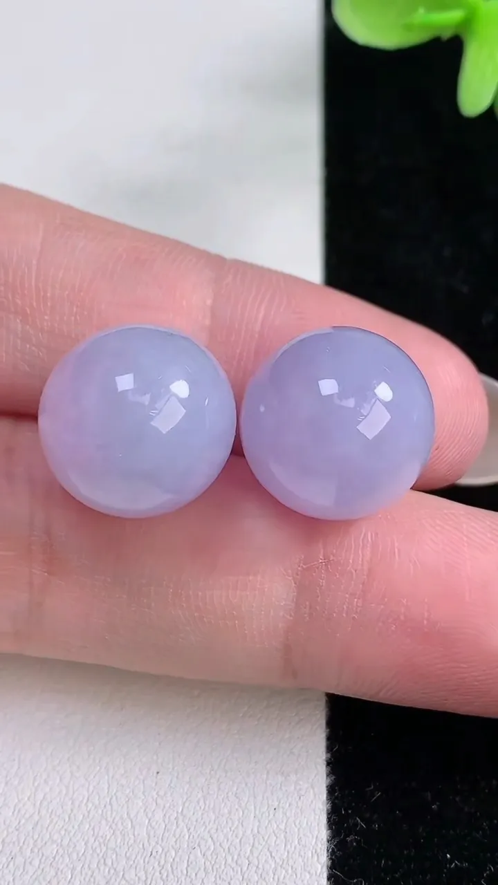 天然A货翡翠紫罗兰圆珠镶嵌件一对，尺寸14.3，重量:11.28g12月14日
工厂直销收藏佳品,种好水足，色泽均匀，有种有色，上手高大气！