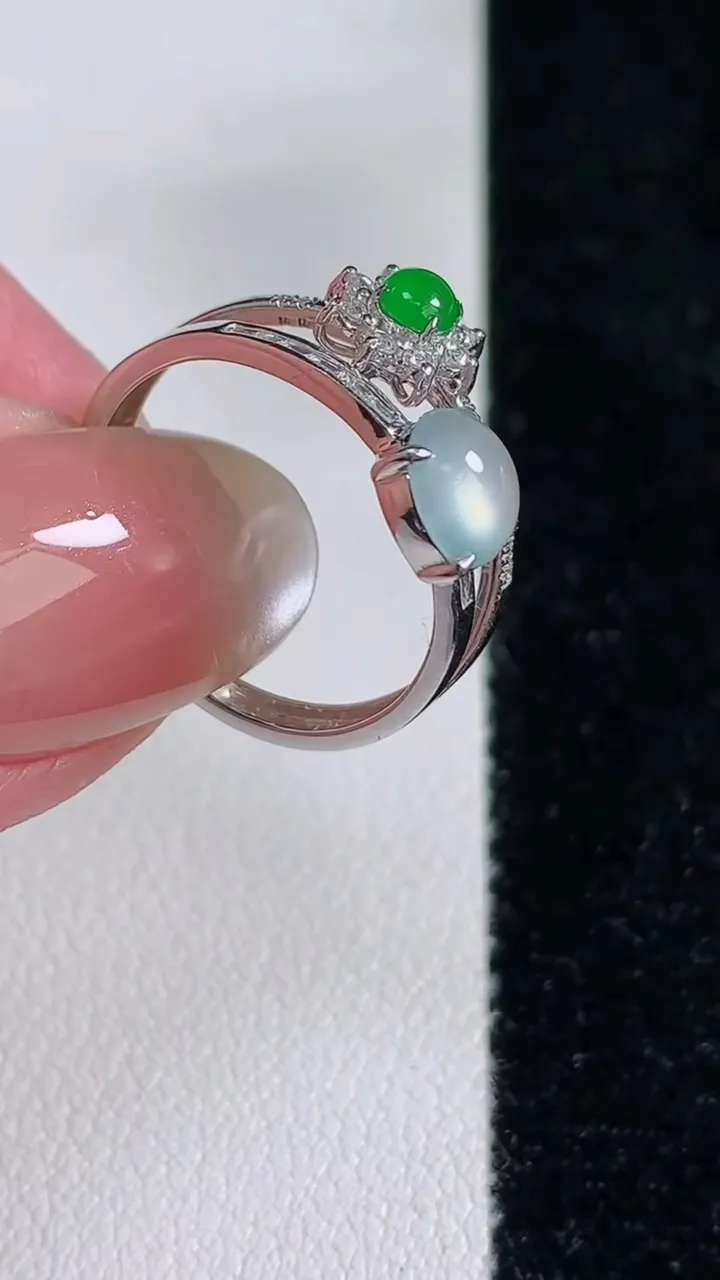 天然A货翡翠蛋面戒指，尺寸17.6-6-5.5-3.8，重量:2.20g2025年12月14日
工厂直销收藏佳品,种好水足，色泽均匀，有种有色，上手高大气！