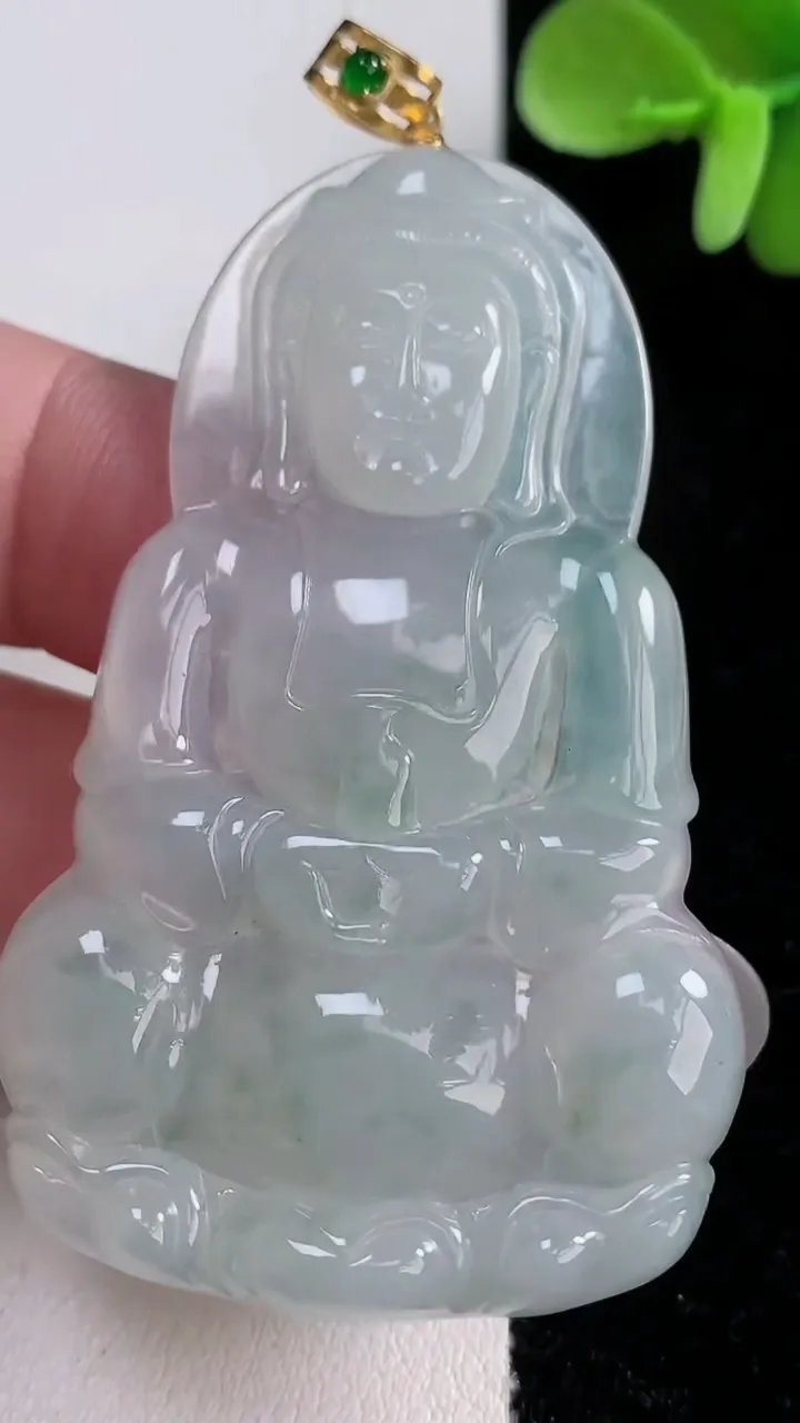 天然A货翡翠种飘花观音菩萨吊坠，尺寸59.4-36.8-4，重量:17.54g
12月14日