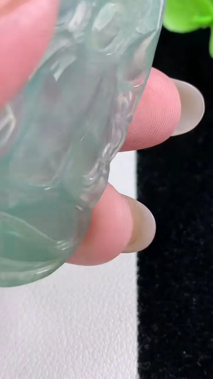 天然A货翡翠度母观音吊坠，尺寸53.2-31.7-4，重量:12.34g
12月14日