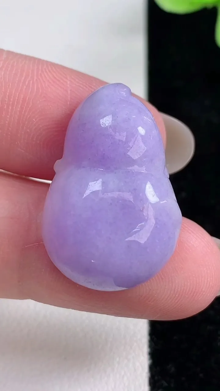 天然A货翡翠紫罗兰葫芦镶嵌件，尺寸27-18-9，重量:8.85g
12月14日