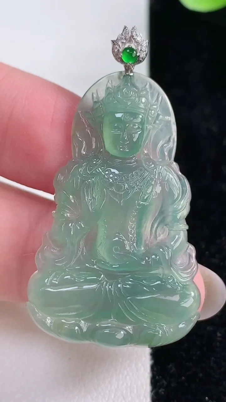天然A货翡翠度母观音吊坠，尺寸39.6-25.2-3.5，重量:6.80g
12月14日