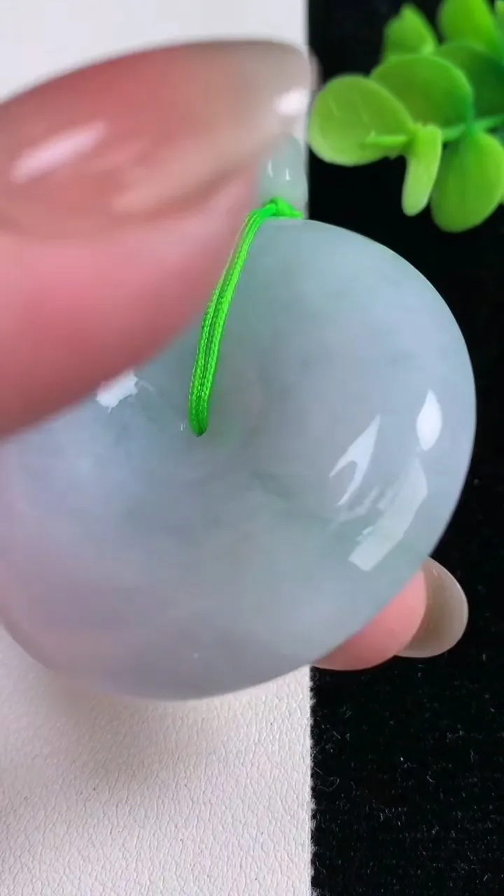 天然A货翡翠紫罗兰平安扣吊坠，尺寸49-11.8，重量:61.57g
12月14日