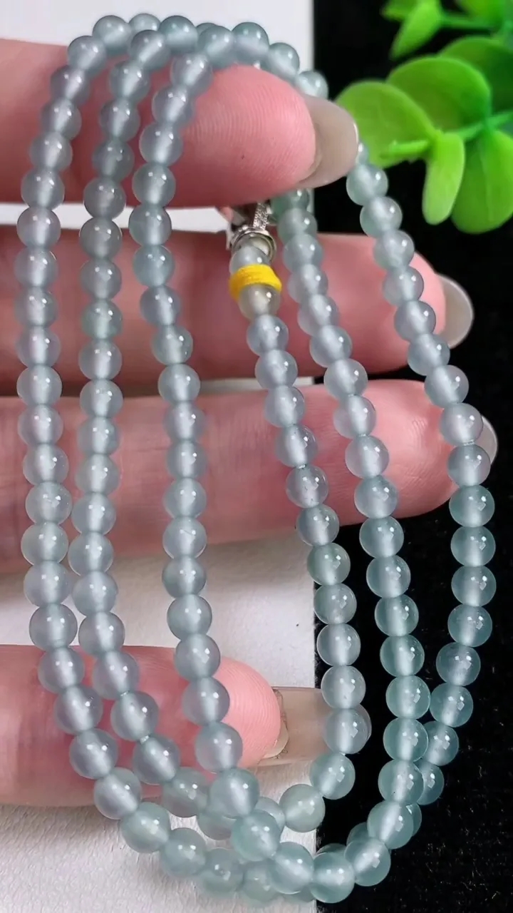 天然A货翡翠种蓝水小米珠项链，尺寸4-138颗，重量:20.64g12月14日
工厂直销收藏佳品,种好水足，色泽均匀，有种有色，上手高大气！