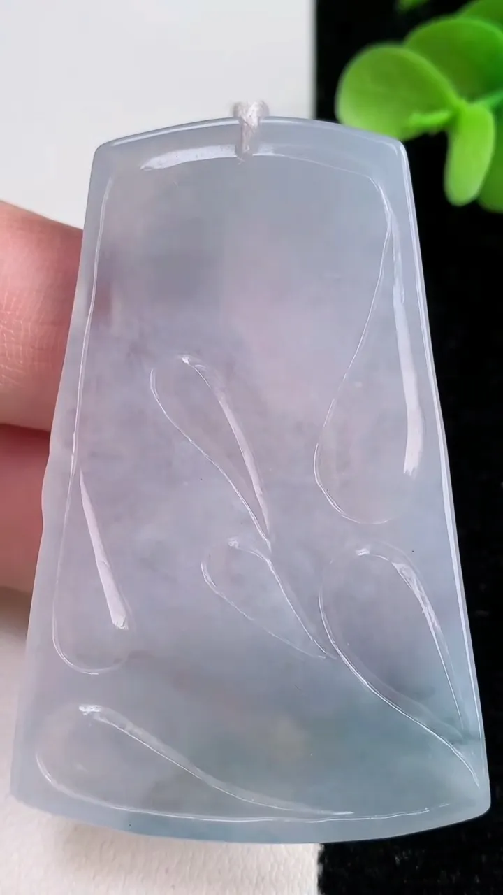 天然A货翡翠大势至菩萨吊坠，尺寸57.7-38.7-5.2，重量:26.64g
12月14日