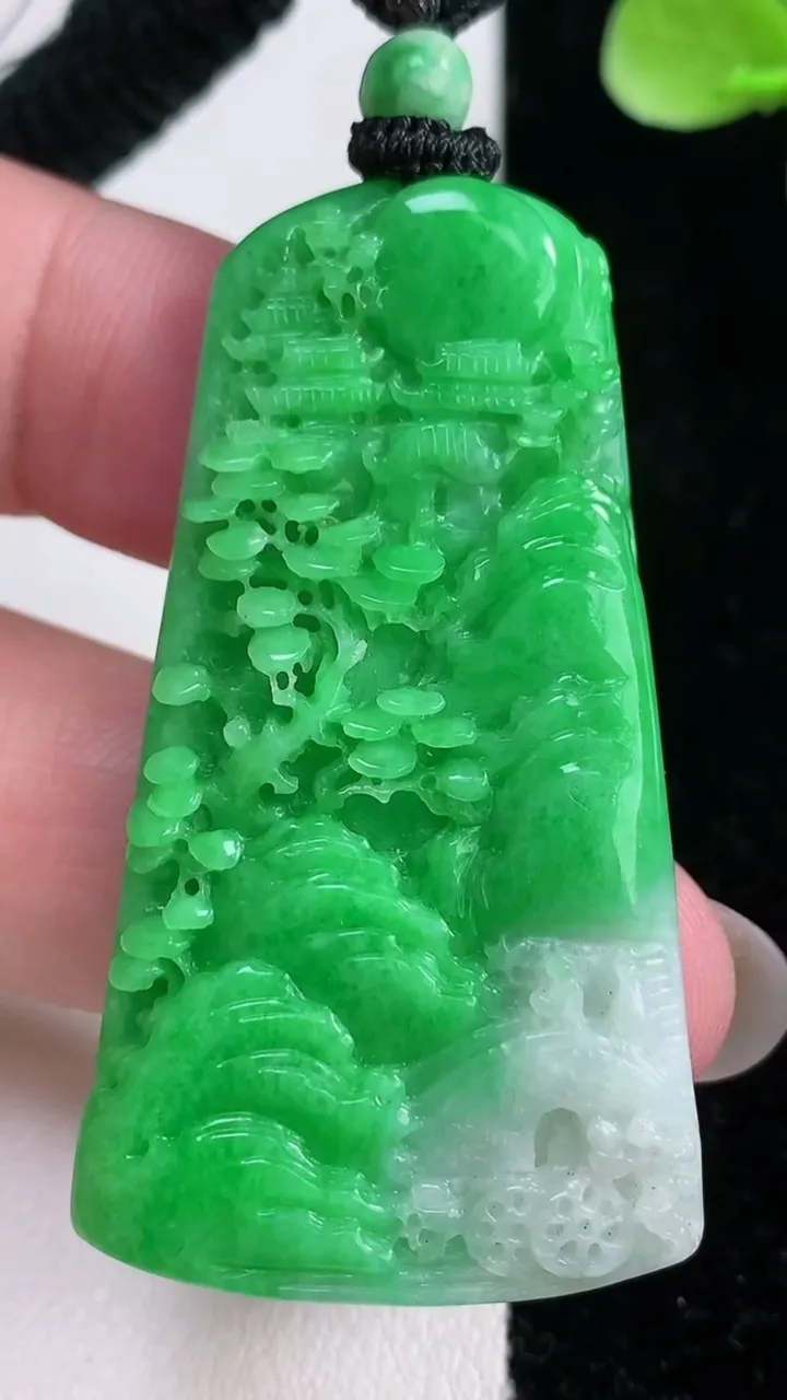 天然A货翡翠山水牌吊坠，尺寸51.2-28.8-4.7，重量:21.02g
12月14日