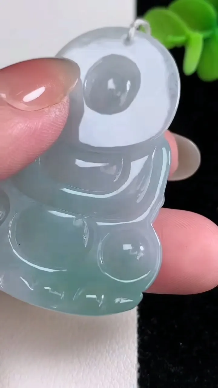 天然A货翡翠观音菩萨吊坠，尺寸54.8-38.4-5.8，重量:21.11g
12月14日