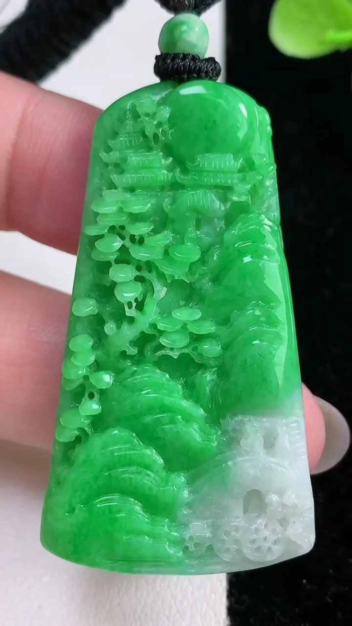 天然A货翡翠山水牌吊坠，尺寸51.2-28.8-4.7，重量:21.02g
12月14日