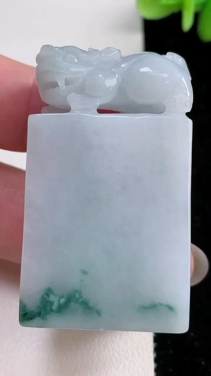 天然A货翡翠飘花貔貅印章，尺寸48-28.8-13.5，重:54.82g
12月14日