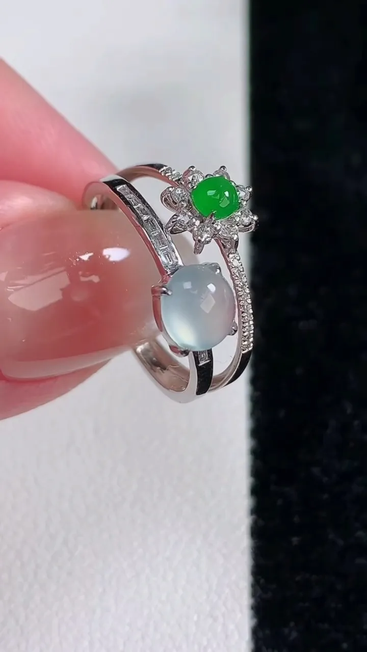 天然A货翡翠蛋面戒指，尺寸17.6-6-5.5-3.8，重量:2.20g2025年12月14日
工厂直销收藏佳品,种好水足，色泽均匀，有种有色，上手高大气！