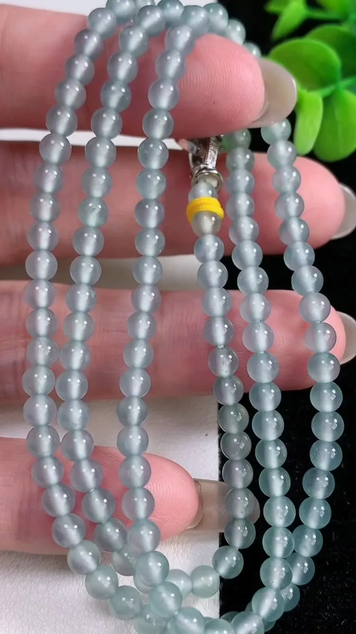 天然A货翡翠种蓝水小米珠项链，尺寸4-138颗，重量:20.64g12月14日
工厂直销收藏佳品,种好水足，色泽均匀，有种有色，上手高大气！