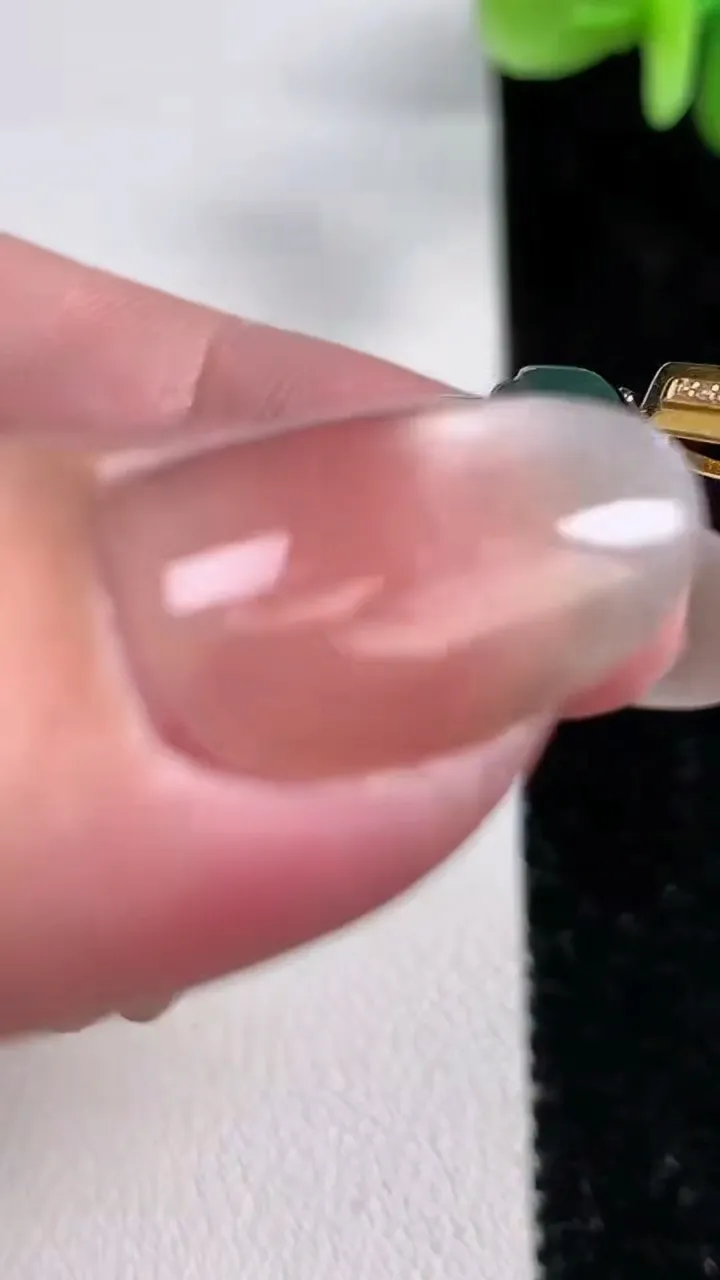 天然A货翡翠18K金蓝水金枝玉叶 叶子吊坠，尺寸47.6-30.4-5.3，重:13.48g
12月14日