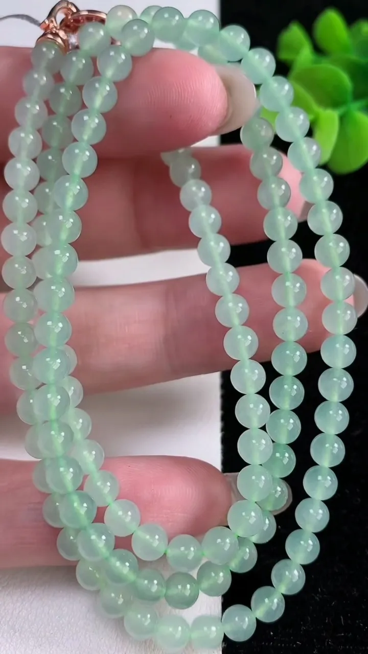 天然A货翡翠圆珠项链，尺寸4.5-118颗，重量:26.64g
12月14日