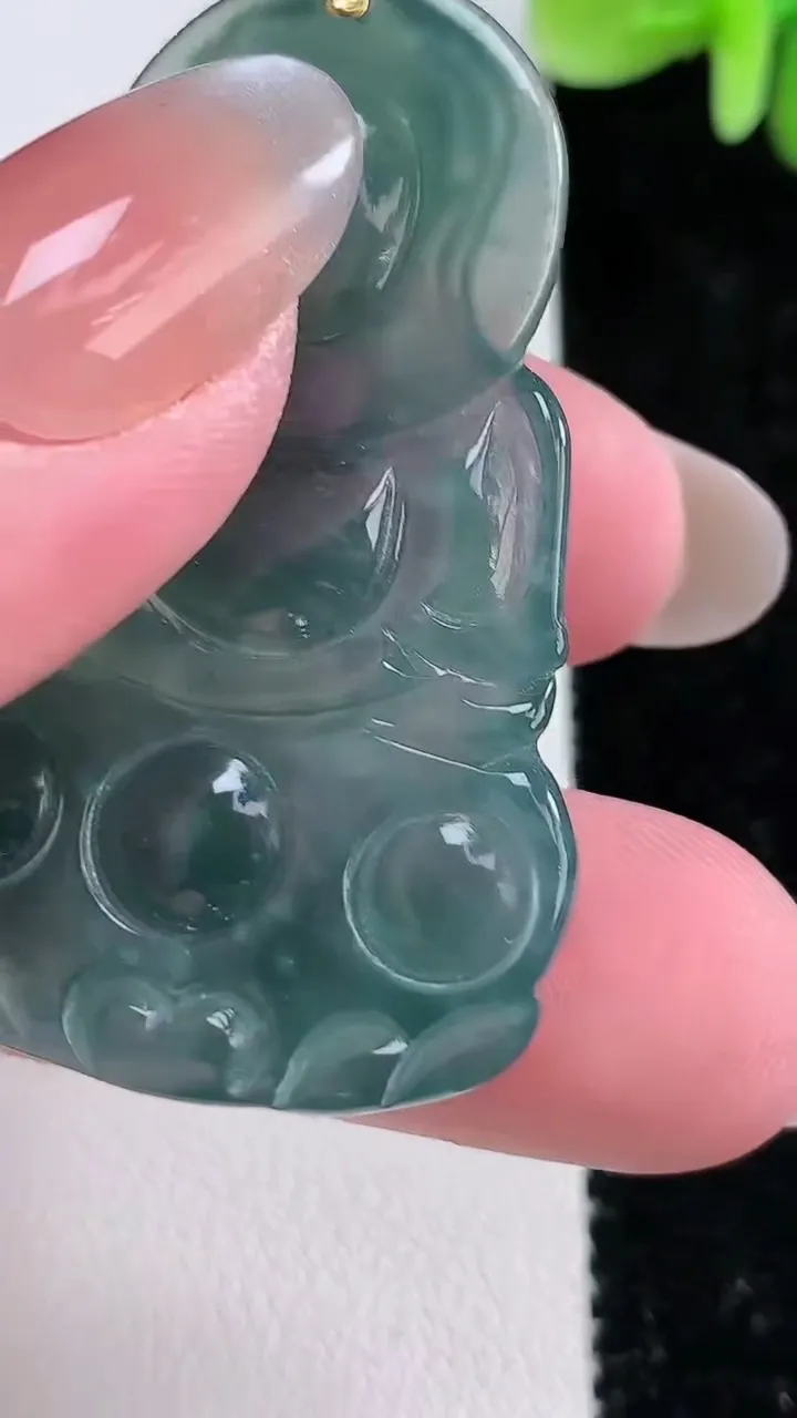 天然A货翡翠18K金蓝水金枝玉叶 叶子吊坠，尺寸47.6-30.4-5.3，重:13.48g
12月14日