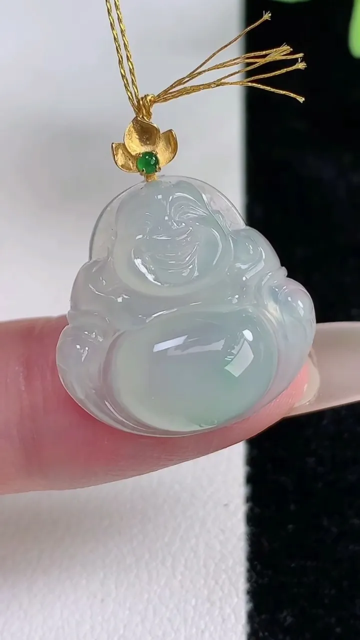 天然A货翡翠佛公吊坠，尺寸21-21.4-5.8，重量:4.01g
12月14日