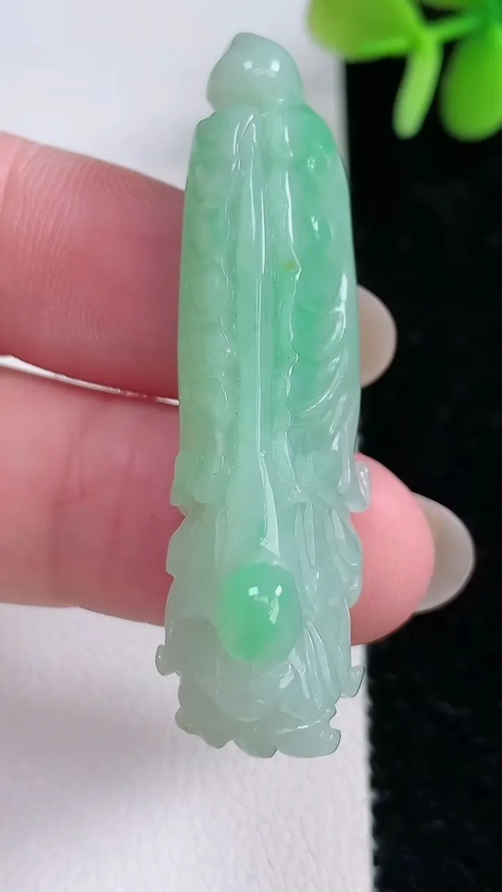 天然A货翡翠白菜吊坠，尺寸50.7-15-13.3，重:13.58g
12月14日