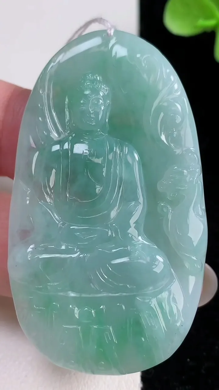 天然A货翡翠大日如来吊坠，尺寸57.3-33-5.3，重量:24.09g
12月14日