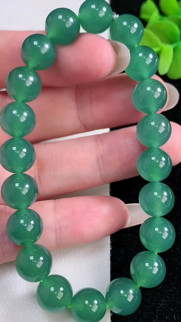天然A货翡翠圆珠手串，尺寸9.4-20颗，重量:33.89g12月14日
工厂直销收藏佳品,种好水足