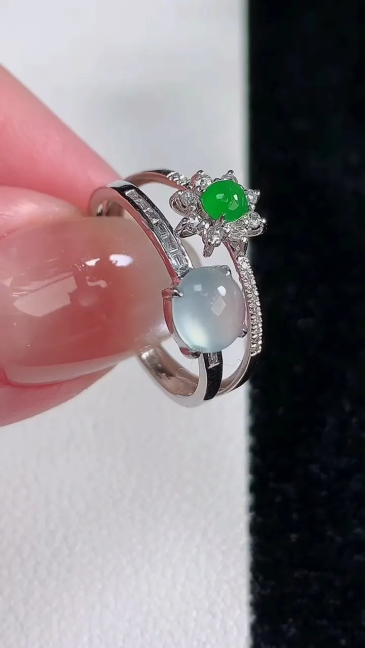 天然A货翡翠蛋面戒指，尺寸17.6-6-5.5-3.8，重量:2.20g2025年12月14日
工厂