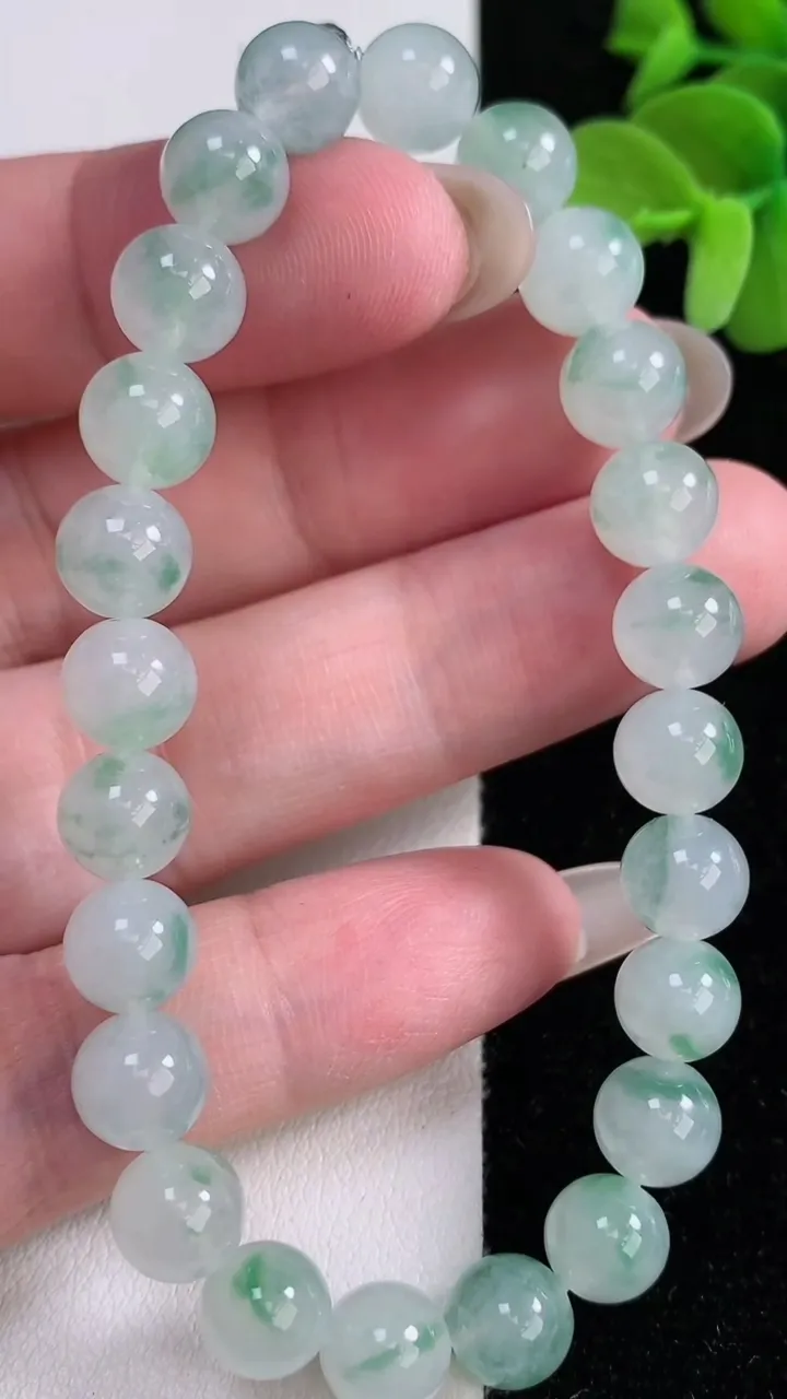 天然A货翡翠圆珠手串，尺寸7.5-24颗，重量:21.27g12月14日
工厂直销收藏佳品,种好水足