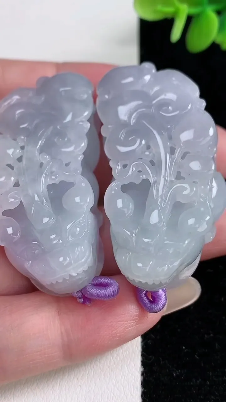 天然A货翡翠紫罗兰貔貅吊坠一对，尺寸50-23-15.2，重量:81.12g
12月14日