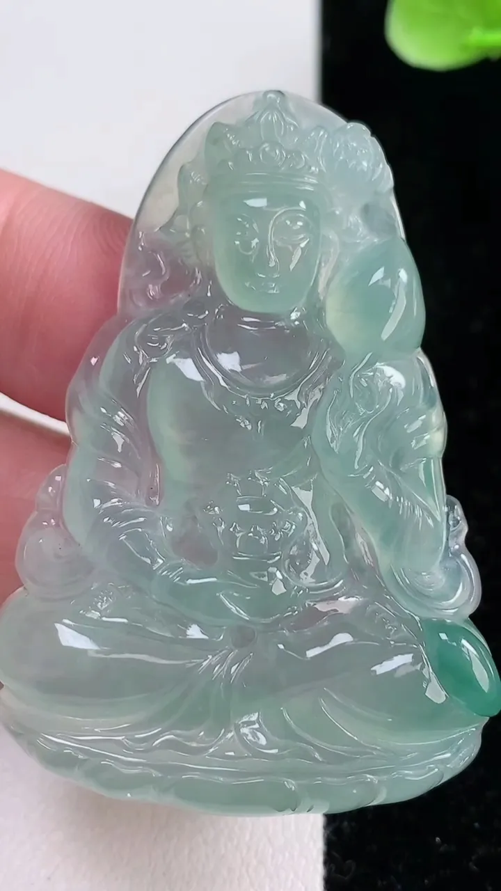 天然A货翡翠大势至菩萨吊坠，尺寸51.8-36.4-5.6，重量:18.45g
12月14日