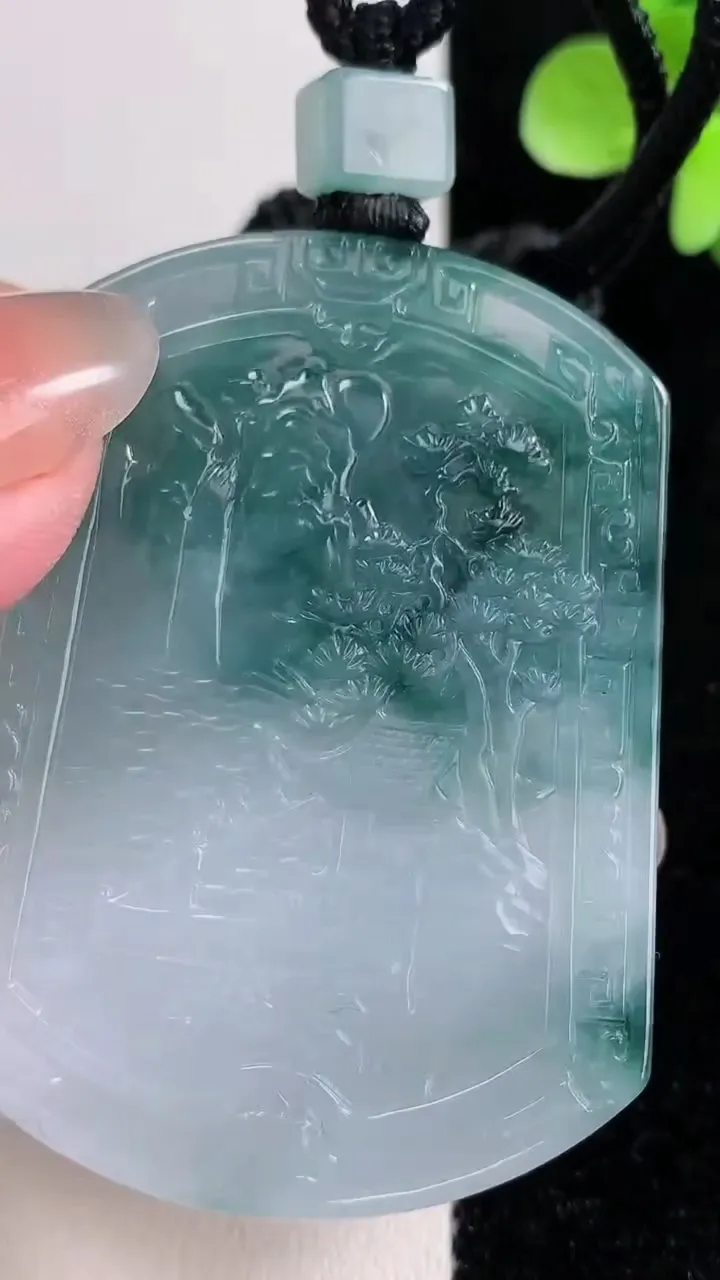 天然A货翡翠牌吊坠，尺寸55-41.2-5.3，重量:37.10g
12月14日