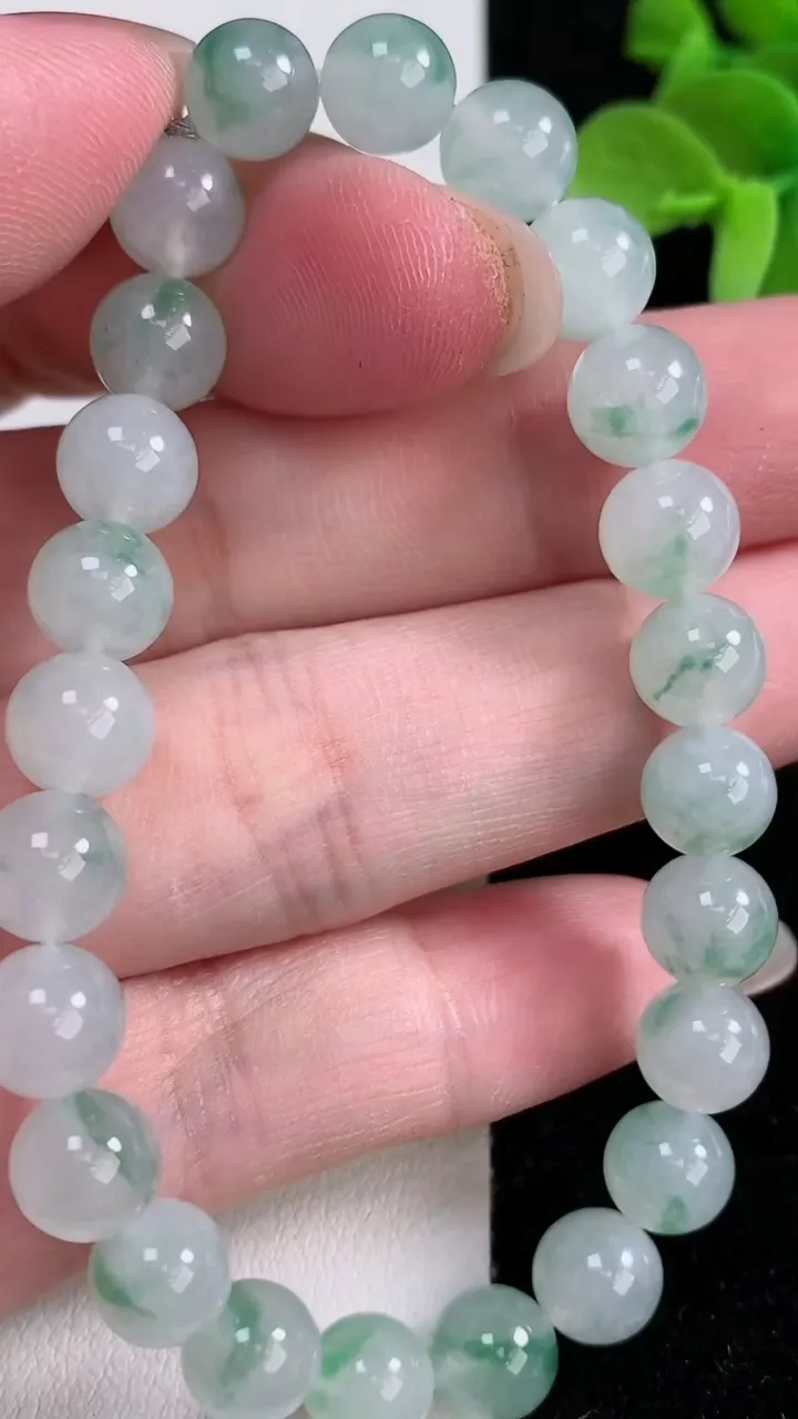 天然A货翡翠圆珠手串，尺寸7.5-24颗，重量:21.27g12月14日
工厂直销收藏佳品,种好水足，色泽均匀，有种有色，上手高大气！