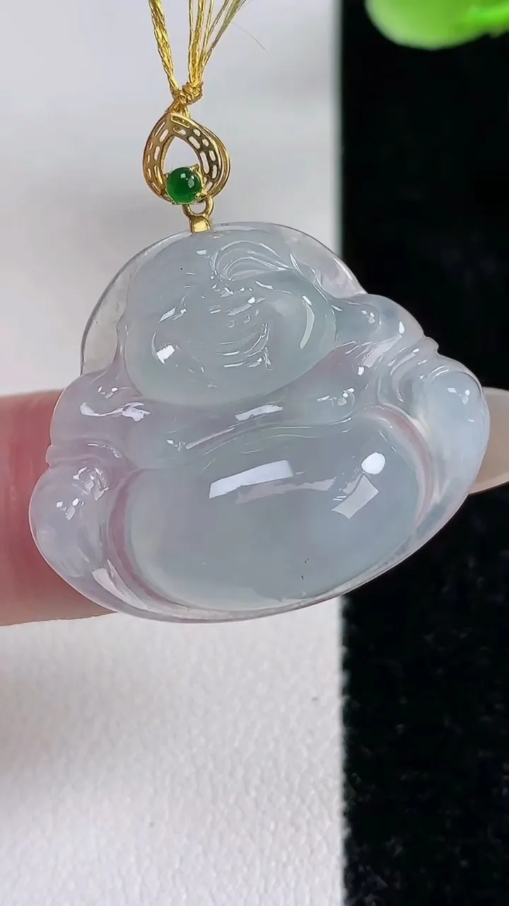 天然A货翡翠种白冰佛公吊坠，尺寸23.5-28.4-5.7，重量:5.68g
12月14日