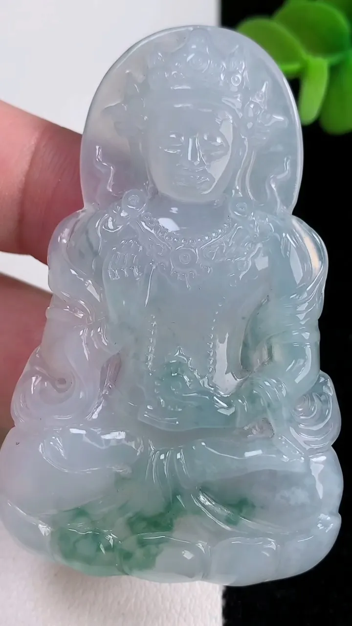 天然A货翡翠冰种飘花度母观音吊坠，尺寸63.5-39.4-5.2，重量:23.86g
12月14日