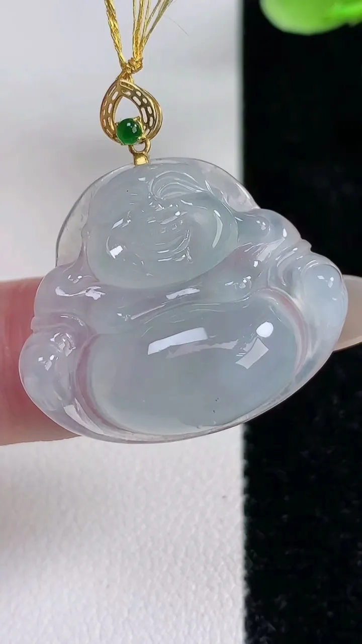天然A货翡翠种白冰佛公吊坠，尺寸23.5-28.4-5.7，重量:5.68g
12月14日