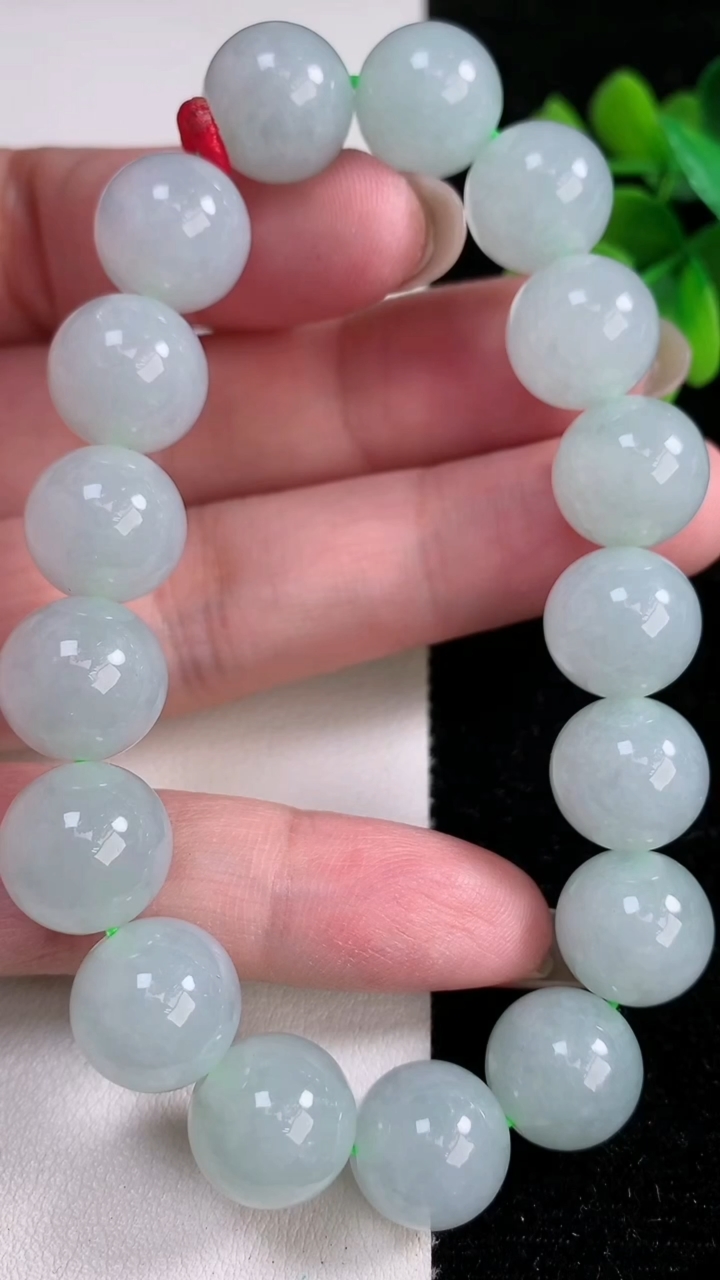 天然A货翡翠圆珠手串，尺寸11.7-17颗，重量:56.88g12月14日
工厂直销收藏佳品,种好水