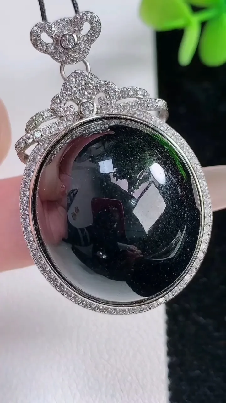 天然A货翡翠墨翠蛋面吊坠，尺寸28-13，重:24.04g
12月14日