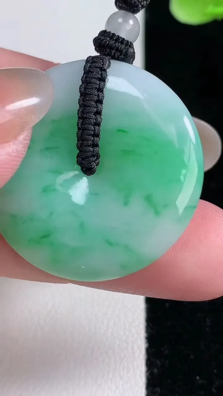 天然A货翡翠平安扣吊坠，尺寸32-5.2，重量:12.95g
12月14日