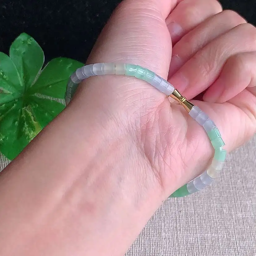 a货翡翠冰种多彩路路通手串  尺寸3×4mm 重量8.55g 1213