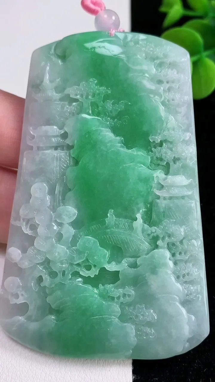 天然A货翡翠山水牌吊坠，尺寸74.8-49.8-5.6，重量:48.22g
12月14日