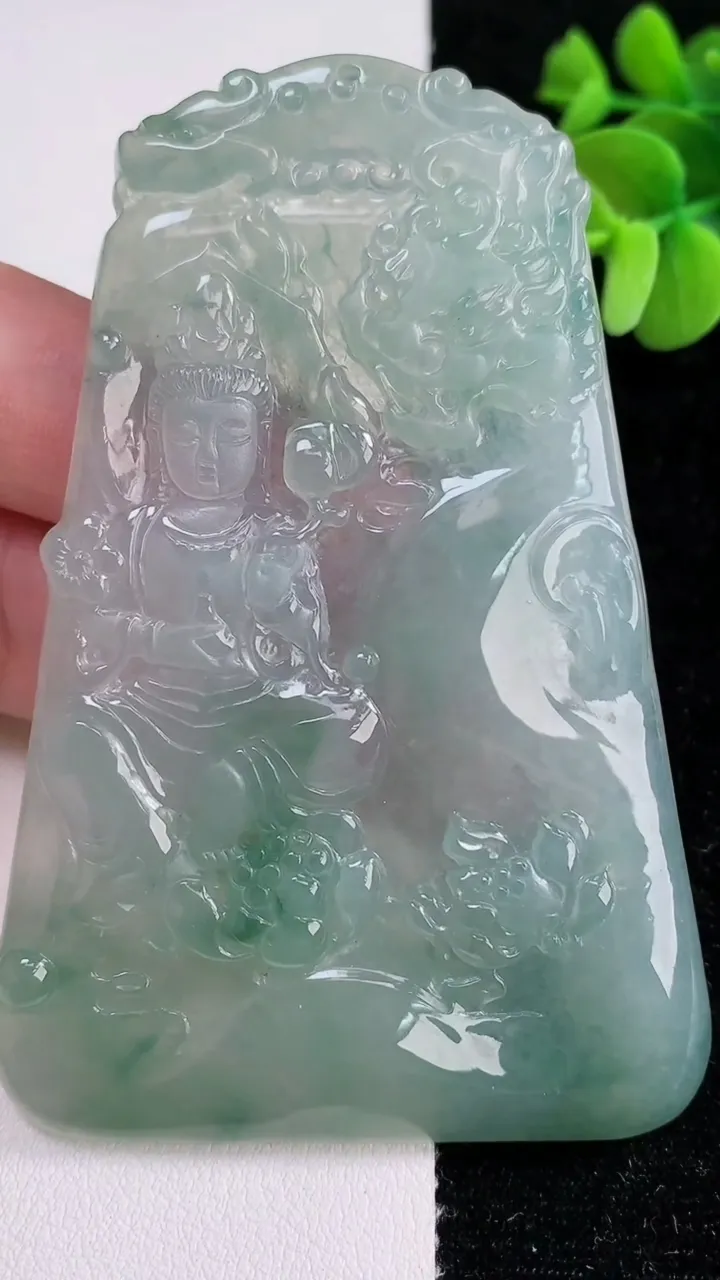 天然A货翡翠冰种飘花文殊菩萨吊坠，尺寸81.2-54.8-4.2，重量:42.05g
12月14日